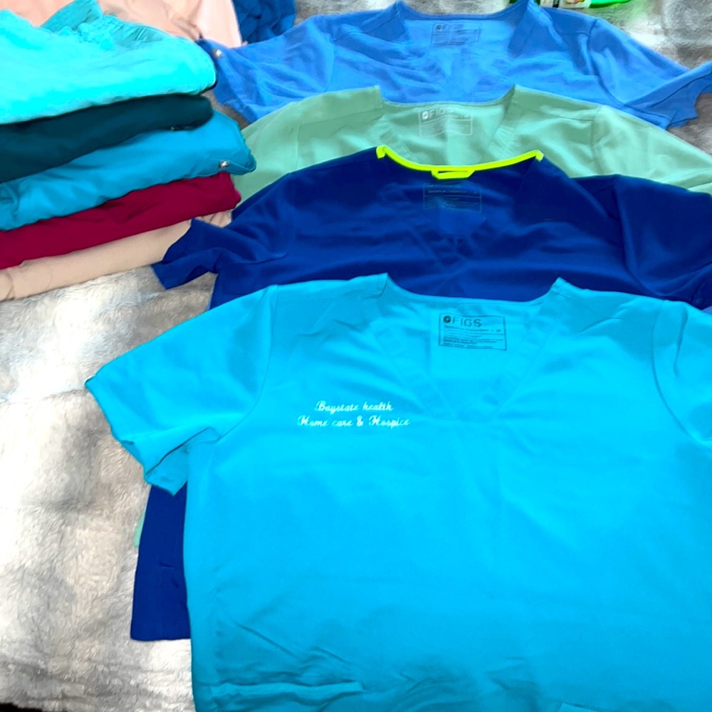 *FIGS BUNDLE 5LONG MED PANTS 4 FIGS TOPS IN ABSOLUTE PERFECT CONDITION NO FLAWS*
